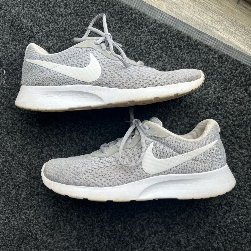 Nike tennis shoes